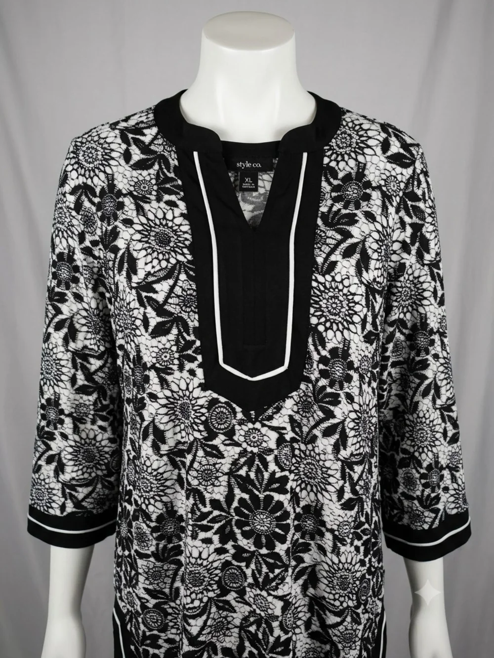 Style & Co. Black and White Floral Split-Neck Tunic XL Pre-owned
